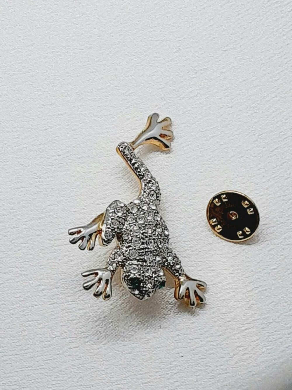 NEW Frog Put'em Pin - Picture 6 of 9